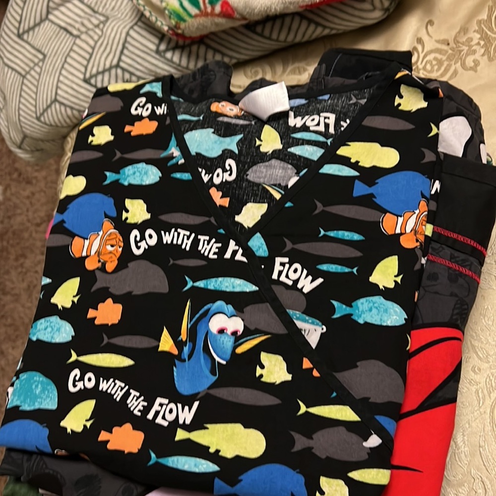 Scrub top - Picture 2 of 16